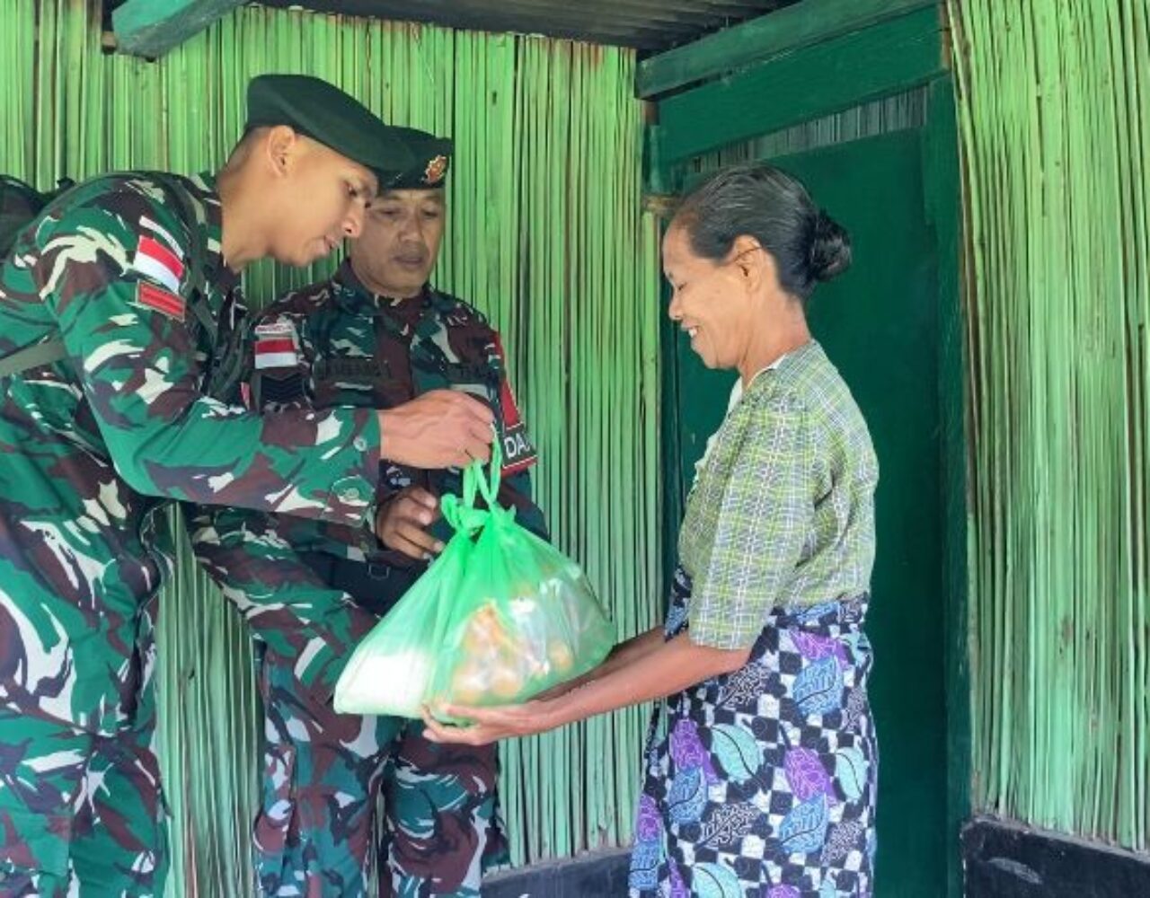 Yonarmed 12 Kostrad Pererat Kebersamaan dengan Lansia Lewat Jumat Berkah