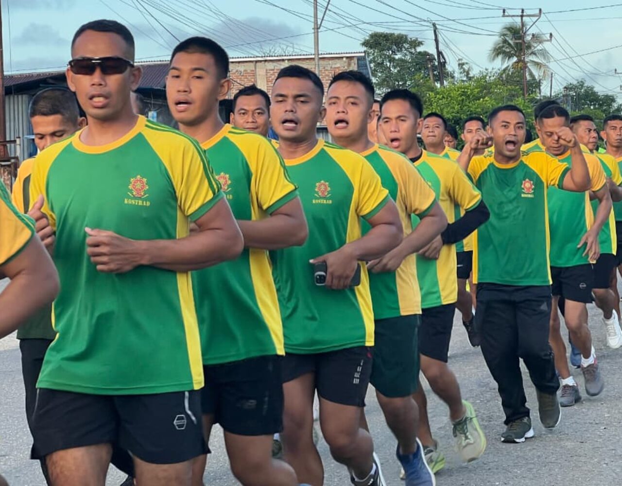 Fisik Kuat untuk Tugas di Perbatasan, Satgas Pamtas Yonarmed 12 Kostrad Lari Pagi