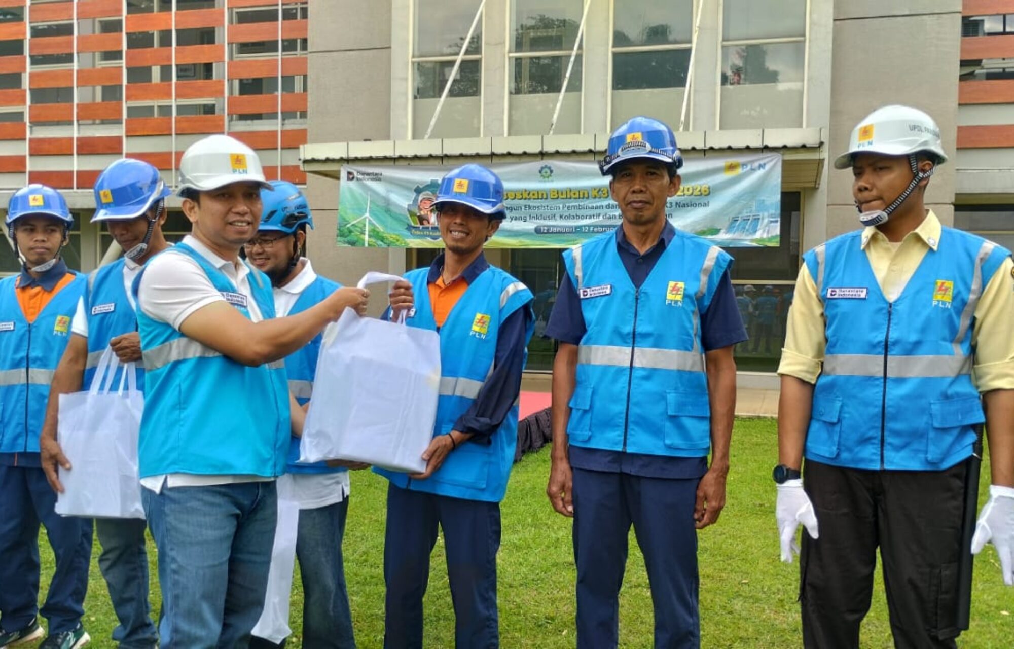 Perkuat Budaya K3, PLN UPDL Pandaan Gelar Apel dan Penandatanganan Komitmen 2026