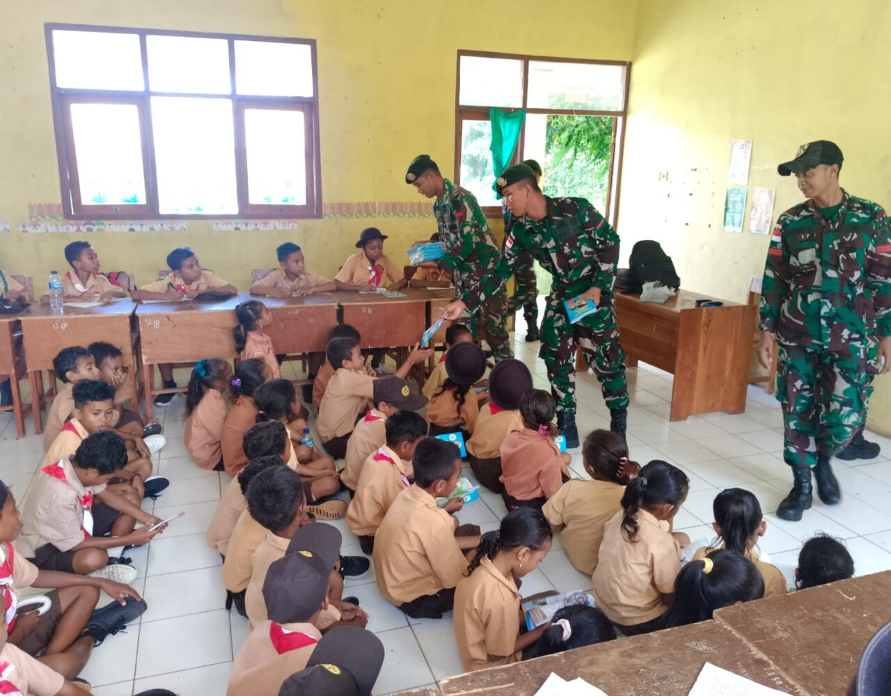 Yonarmed 12 Kostrad Hadirkan Edukasi Pramuka dan Literasi di Desa Silawan