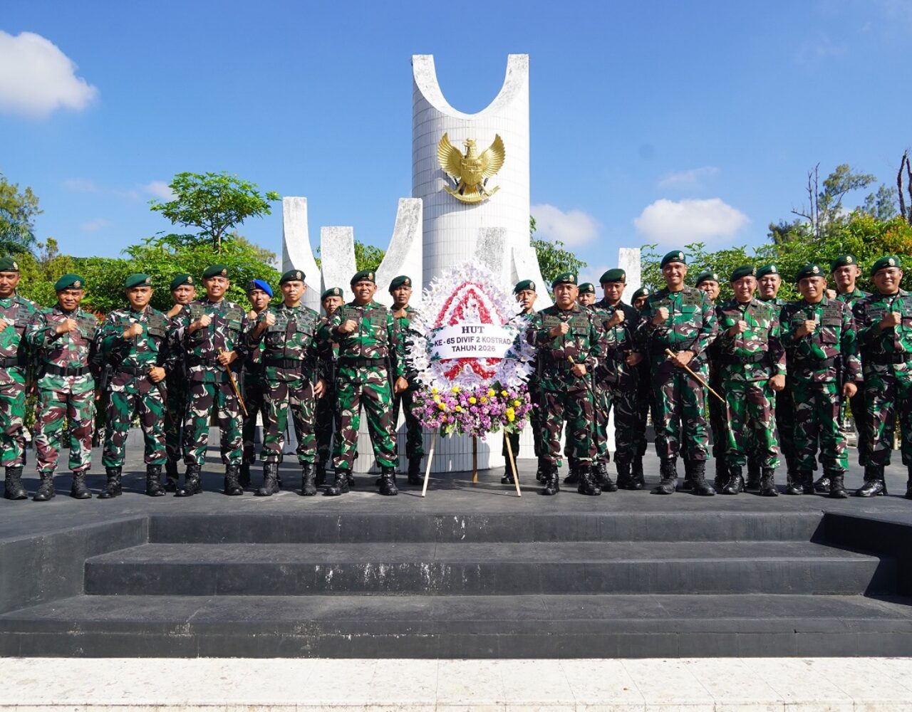 Momentum HUT ke-65, Divif 2 Kostrad Ziarah di TMP Untung Surapati