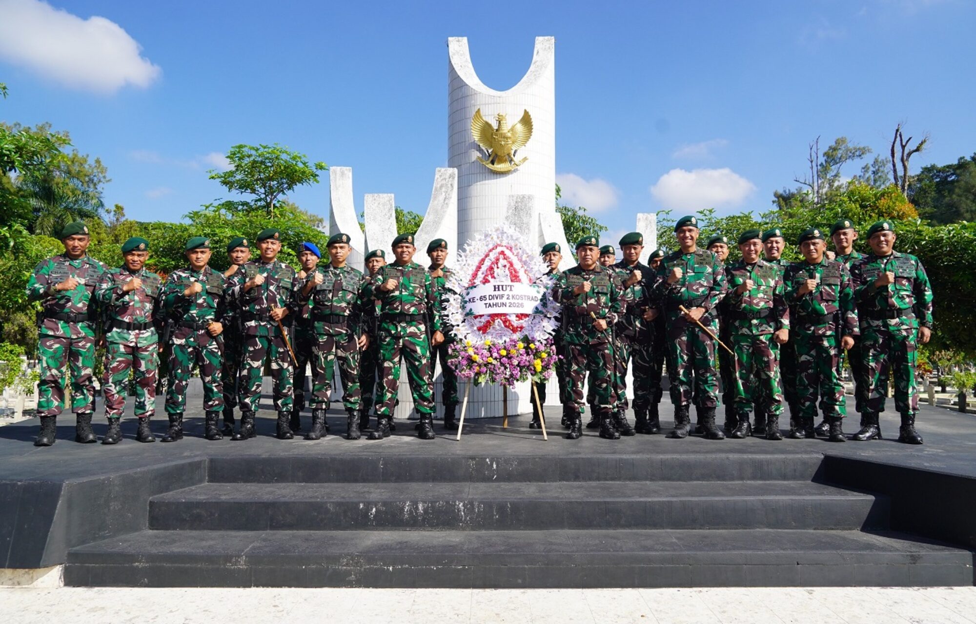 Momentum HUT ke-65, Divif 2 Kostrad Ziarah di TMP Untung Surapati